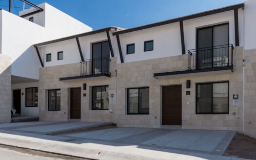 El Refugio – Torre de Piedra Bugambilias – Casa Caliza