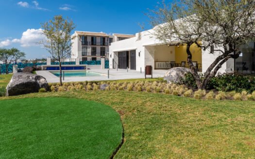 El Refugio- Torre de Piedra Jacarandas