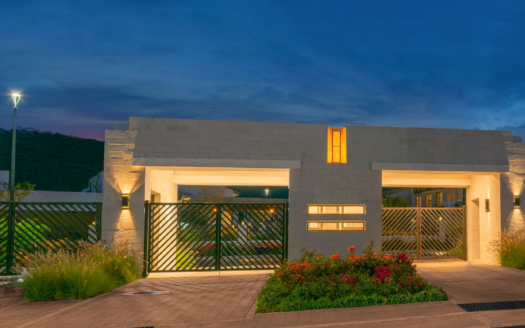 El Refugio- Torre de Piedra Jacarandas