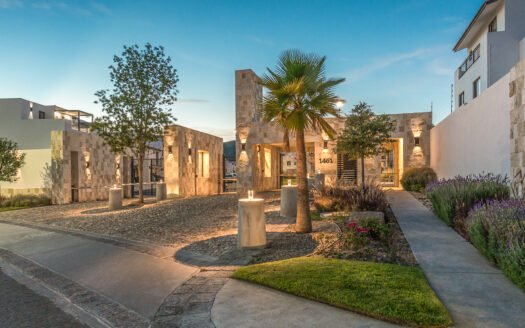 El Refugio – Torre de Piedra Bugambilias – Casa Caliza